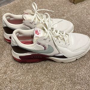 Nike Air Max Women’s Off White Maroon and Teal size 9.5